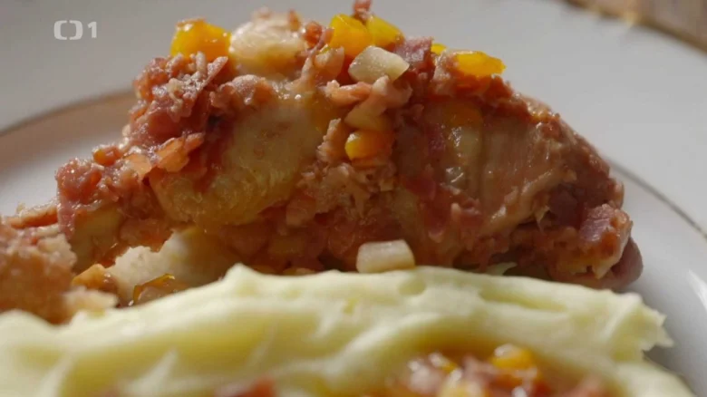 Kuře ala bažant s bramborovou kaší a slaninou