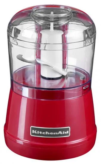 Červený mixér KitchenAid pro přípravu hummusu