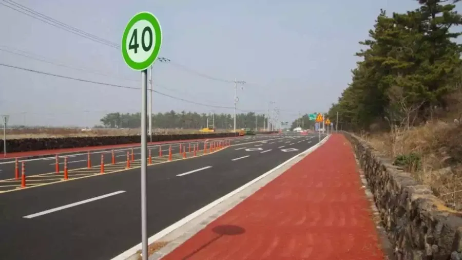 Dopravní značka rychlostní limit 40 km/h na silnici