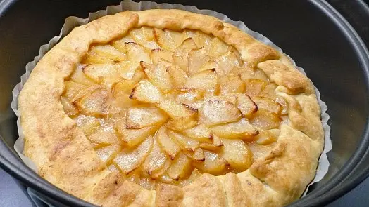 Hrnková bublanina s jablky po pečení